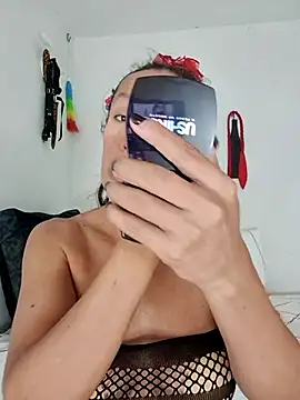 YOURSDEBORA online show from March 17, 6:33 pm