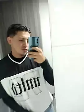 Snapshot of AndyM-10 chatting on February 11, 12:04 am AndyM-10 online show from February 11, 12:04 am