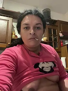 Snapshot of luanadigarda chatting on January 2, 2:24 pm luanadigarda online show from January 2, 2:24 pm