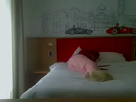 Snapshot of luanadigarda chatting on February 6, 12:26 pm luanadigarda online show from February 6, 12:26 pm