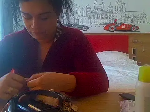 Snapshot of luanadigarda chatting on February 7, 9:05 am luanadigarda online show from February 7, 9:05 am