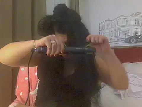 Snapshot of luanadigarda chatting on February 7, 9:26 pm luanadigarda online show from February 7, 9:26 pm