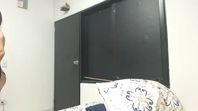 Snapshot of camilahot23 chatting on February 20, 12:18 am camilahot23 online show from February 20, 12:18 am