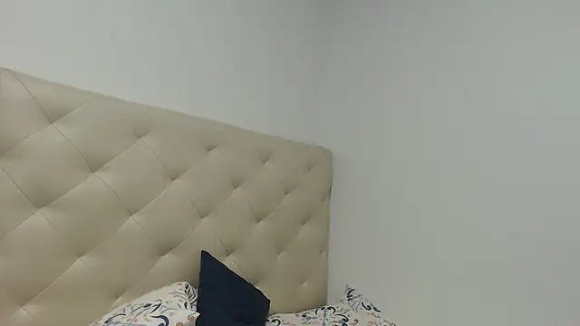 camilahot23 online show from July 18, 11:52 pm