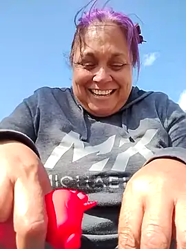 Snapshot of THEBEDroomdoOR chatting on October 28, 8:33 pm THEBEDroomdoOR online show from October 28, 8:33 pm