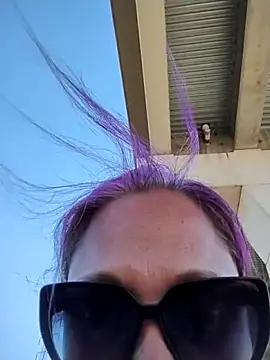 Snapshot of THEBEDroomdoOR chatting on November 3, 8:43 pm THEBEDroomdoOR online show from November 3, 8:43 pm