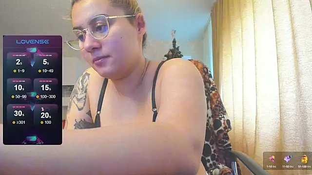 Snapshot of hot_evil_queen chatting on January 22, 8:51 am hot evil queen online show from January 22, 8:51 am