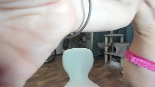 Snapshot of Constancia_pure chatting on December 5, 10:23 pm Constancia pure online show from December 5, 10:23 pm