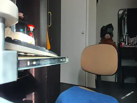 Snapshot of Angelchezcka chatting on January 14, 6:52 am Angelchezcka online show from January 14, 6:52 am