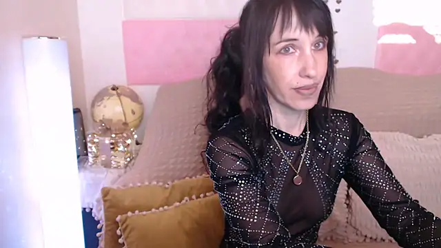 Snapshot of -carla- chatting on December 11, 8:36 am -carla- online show from December 11, 8:36 am