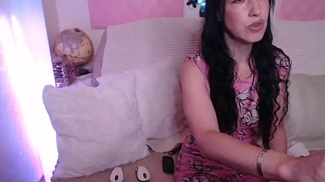 Snapshot of -carla- chatting on October 10, 4:33 am -carla- online show from October 10, 4:33 am