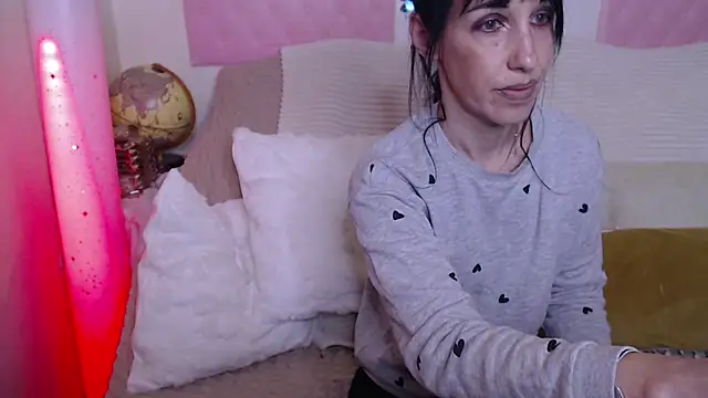 Snapshot of -carla- chatting on October 31, 6:14 am -carla- online show from October 31, 6:14 am