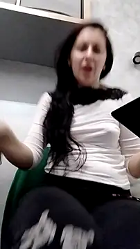 lolyforyou online show from February 12, 1:50 pm