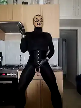 Snapshot of Fetish_Monster chatting on December 12, 10:09 pm Fetish Monster online show from December 12, 10:09 pm