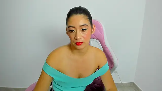 Snapshot of MeganWhite3 chatting on December 2, 2:53 am MeganWhite3 online show from December 2, 2:53 am
