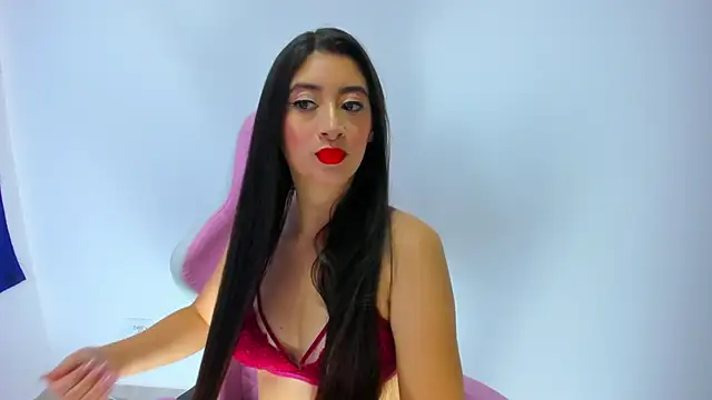 Snapshot of MeganWhite3 chatting on January 19, 2:57 am MeganWhite3 online show from January 19, 2:57 am