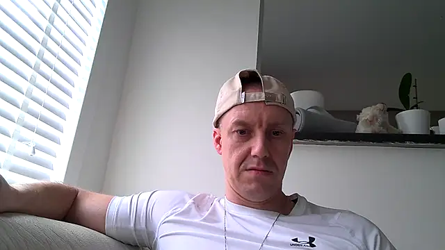 Snapshot of ploki2180 chatting on October 28, 2:09 pm ploki2180 online show from October 28, 2:09 pm