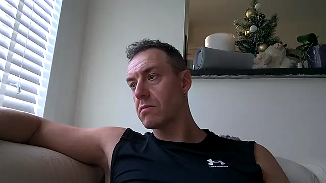 Snapshot of ploki2180 chatting on January 18, 2:43 pm ploki2180 online show from January 18, 2:43 pm