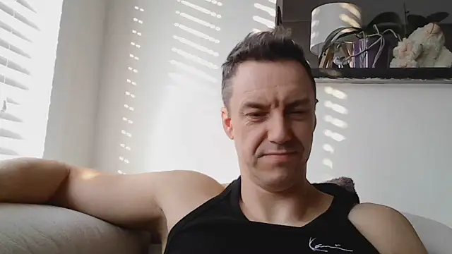 Snapshot of ploki2180 chatting on March 21, 6:40 am ploki2180 online show from March 21, 6:40 am