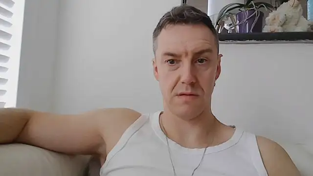 Snapshot of ploki2180 chatting on March 29, 10:26 am ploki2180 online show from March 29, 10:26 am