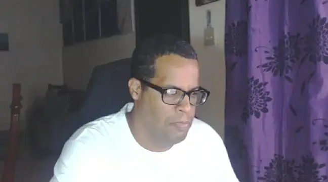 Snapshot of thesugar32 chatting on February 6, 2:22 am thesugar32 online show from February 6, 2:22 am