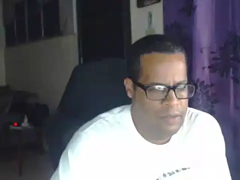 Snapshot of thesugar32 chatting on March 3, 1:42 am thesugar32 online show from March 3, 1:42 am