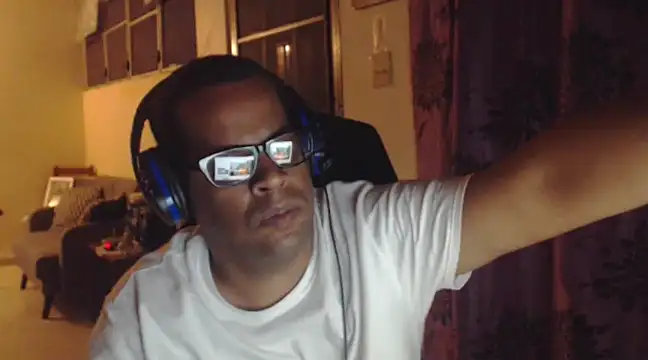 Snapshot of thesugar32 chatting on March 8, 1:28 am thesugar32 online show from March 8, 1:28 am
