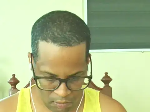 Snapshot of thesugar32 chatting on April 22, 12:50 pm thesugar32 online show from April 22, 12:50 pm
