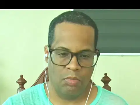 Snapshot of thesugar32 chatting on April 25, 1:03 pm thesugar32 online show from April 25, 1:03 pm