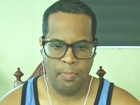 Snapshot of thesugar32 chatting on April 28, 12:21 pm thesugar32 online show from April 28, 12:21 pm