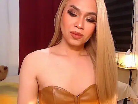Snapshot of MistressLuna1 chatting on December 16, 2:38 pm MistressLuna1 online show from December 16, 2:38 pm
