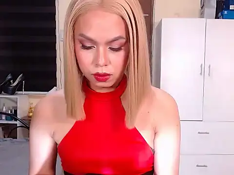 Snapshot of MistressLuna1 chatting on February 28, 10:17 pm MistressLuna1 online show from February 28, 10:17 pm