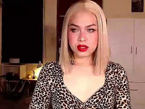 Snapshot of MistressLuna1 chatting on March 22, 9:21 pm MistressLuna1 online show from March 22, 9:21 pm