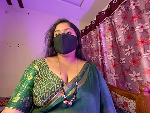 Snapshot of Love_4Sex chatting on February 9, 5:33 am Love 4Sex online show from February 9, 5:33 am