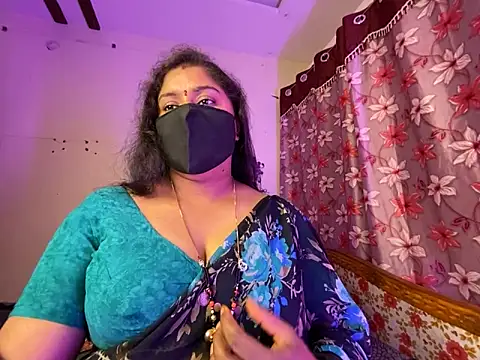 Snapshot of Love_4Sex chatting on February 13, 5:58 am Love 4Sex online show from February 13, 5:58 am