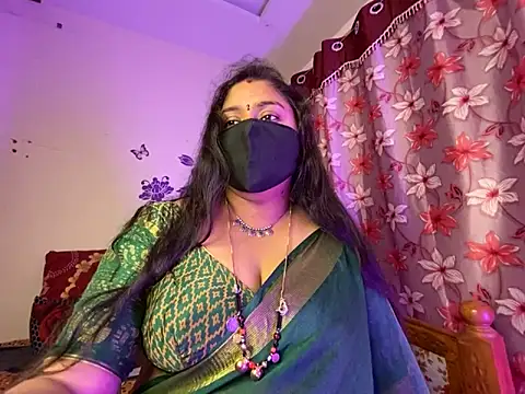 Snapshot of Love_4Sex chatting on February 15, 5:48 am Love 4Sex online show from February 15, 5:48 am