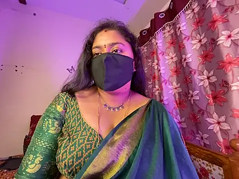 Snapshot of Love_4Sex chatting on February 15, 8:13 am Love 4Sex online show from February 15, 8:13 am