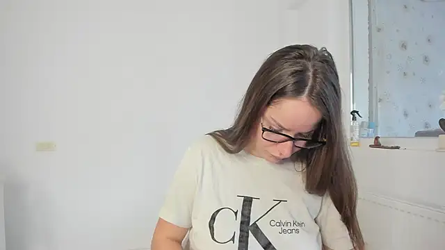 Snapshot of DiamondKay chatting on February 5, 8:52 am DiamondKay online show from February 5, 8:52 am