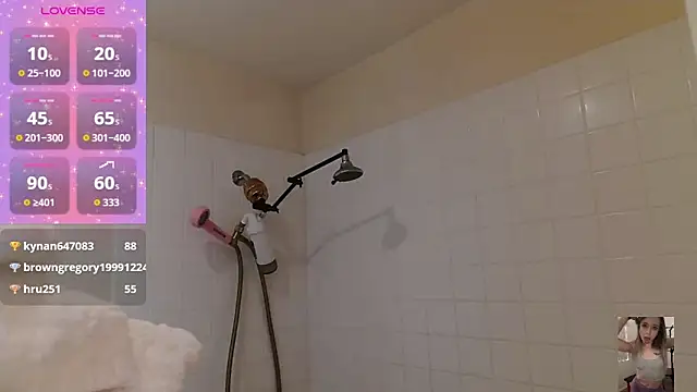 Snapshot of Blondiewithanass chatting on October 18, 10:54 pm Blondiewithanass online show from October 18, 10:54 pm