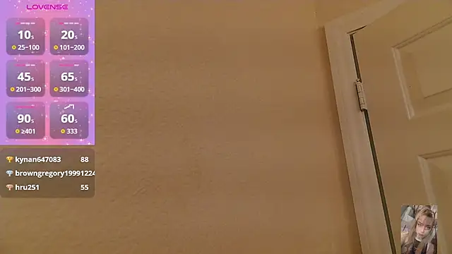 Snapshot of Blondiewithanass chatting on October 19, 11:49 pm Blondiewithanass online show from October 19, 11:49 pm