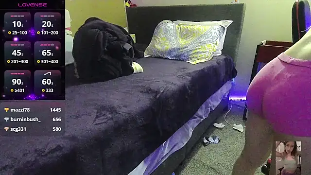 Blondiewithanass online show from November 16, 3:12 am