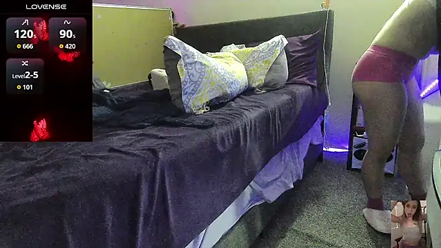 Blondiewithanass online show from April 27, 2:26 pm