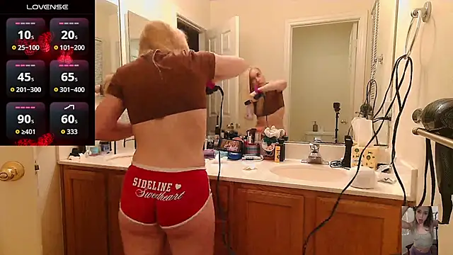 Blondiewithanass online show from May 2, 10:09 am