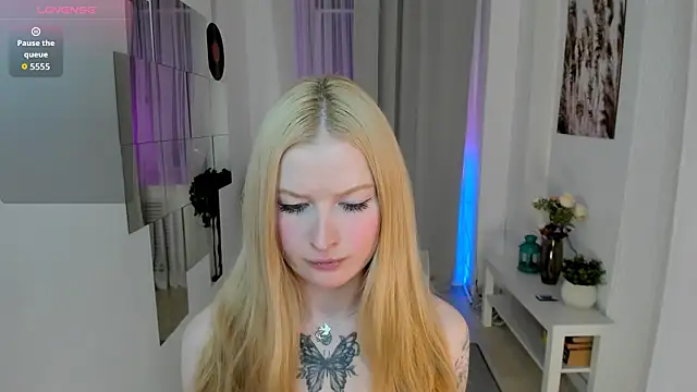 Snapshot of Laly_Peach chatting on September 20, 4:08 pm Laly Peach online show from September 20, 4:08 pm