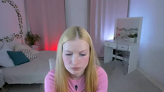 Snapshot of Laly_Peach chatting on October 2, 1:07 pm Laly Peach online show from October 2, 1:07 pm