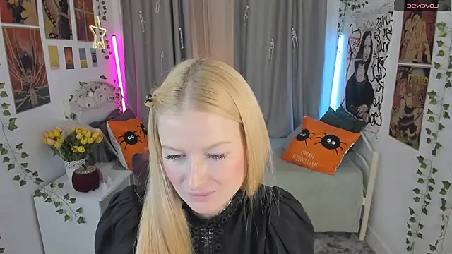 Snapshot of Laly_Peach chatting on October 28, 12:09 pm Laly Peach online show from October 28, 12:09 pm