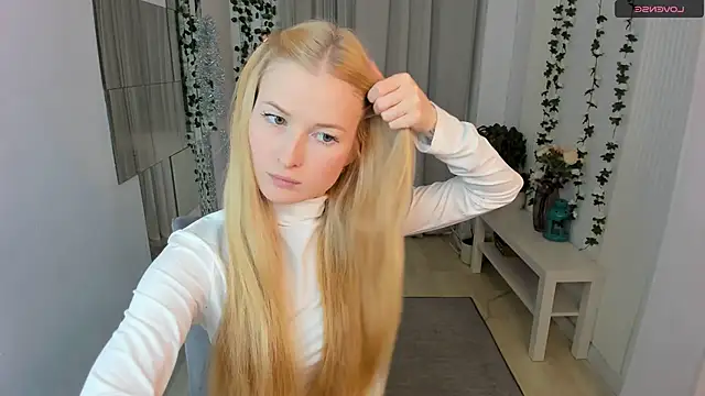 Laly Peach online show from December 17, 5:08 pm