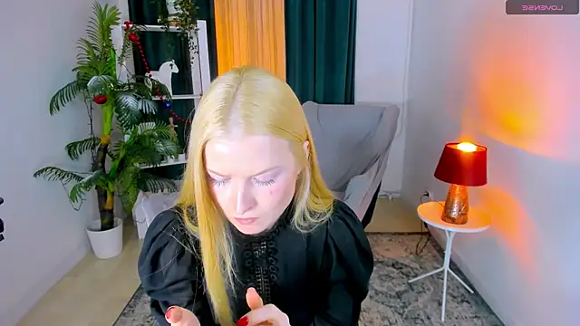 Laly Peach online show from January 6, 1:59 pm