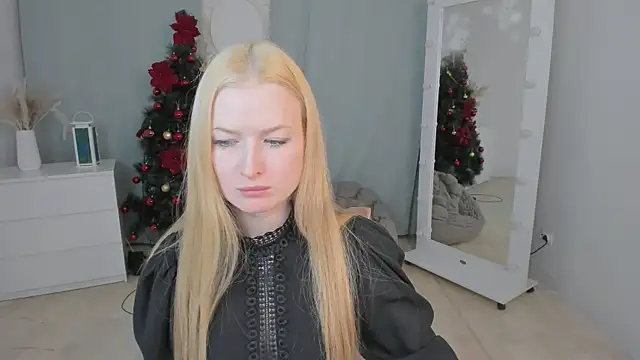 Laly Peach online show from January 12, 6:40 am