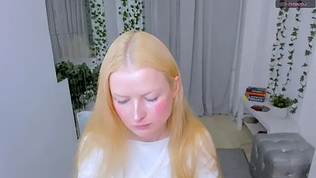 Laly Peach online show from May 27, 11:07 am